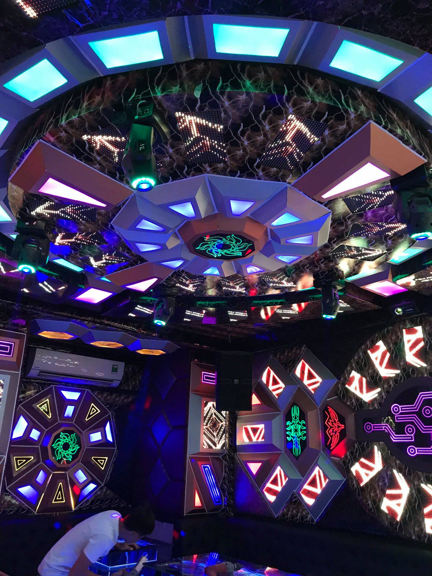 Karaoke Quang Liêm Moon Cần Đước Long An