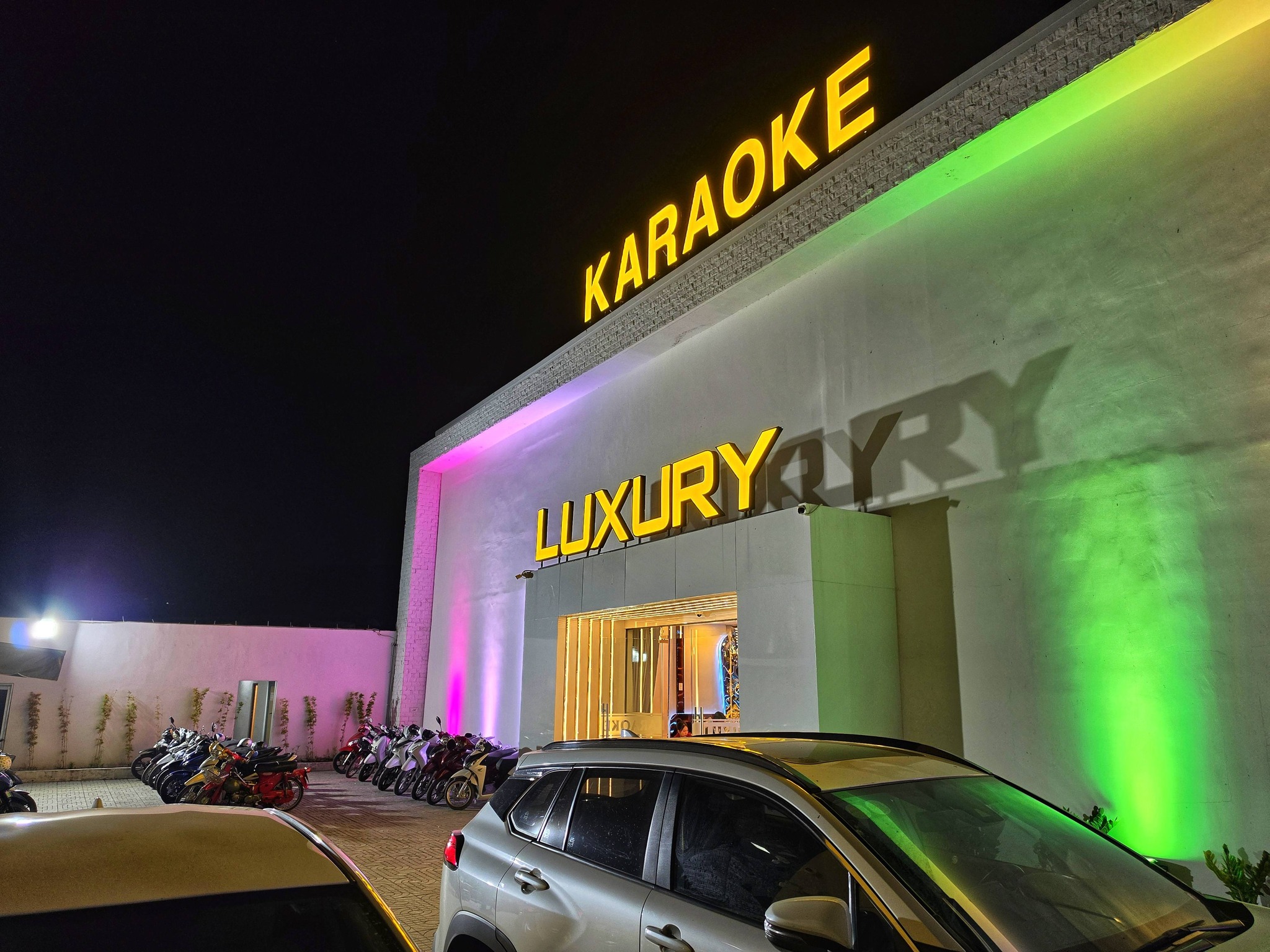 PHÚC THANH AUDIO THI CÔNG HỆ THỐNG ÂM THANH CHUYÊN NGHIỆP CHO KARAOKE LUXURY TÂY NINH